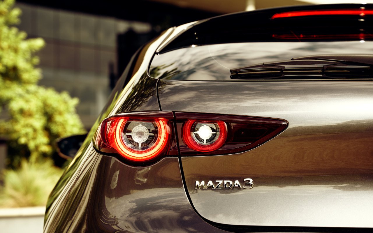 19_7th-Gen_Mazda-SA_Perspective_1200x800